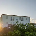 Comfortable In * אורוסיי
